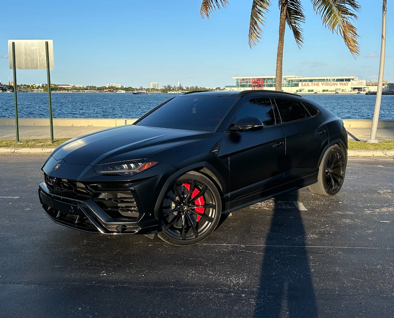 Lamborghini Urus reference photograph, view 1